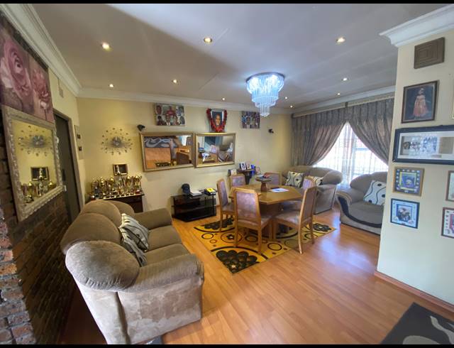 3 BEDROOM FREEHOLD FOR SALE IN DALPARK EXT 11